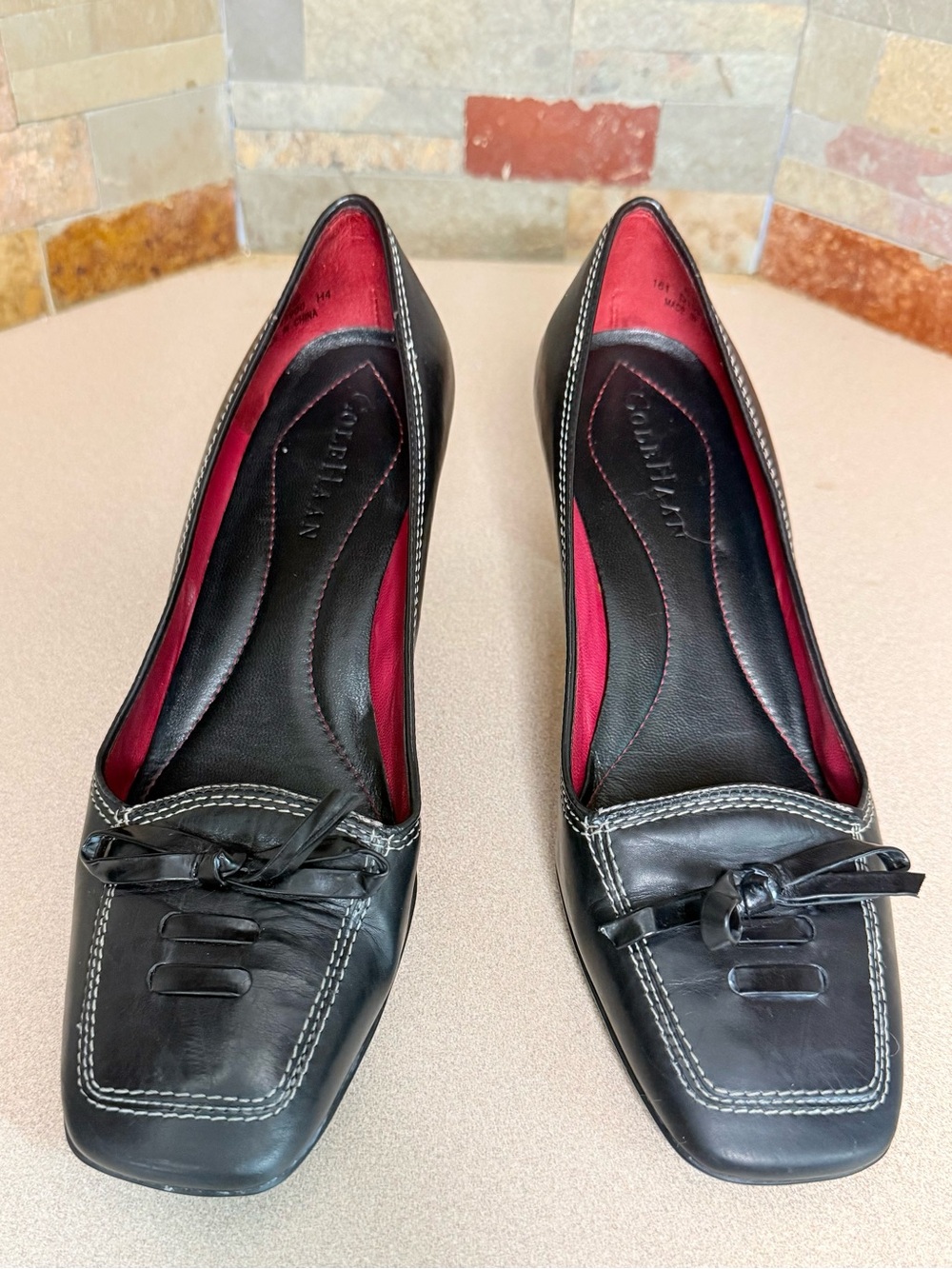 Cole Haan Vintage Black Leather Square Toe Kitten Heel Pumps Bow Accent Size 6.5